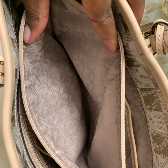 Rose Gold Micheal Kors Tote and Matching Wallet - Picture 5 of 7
